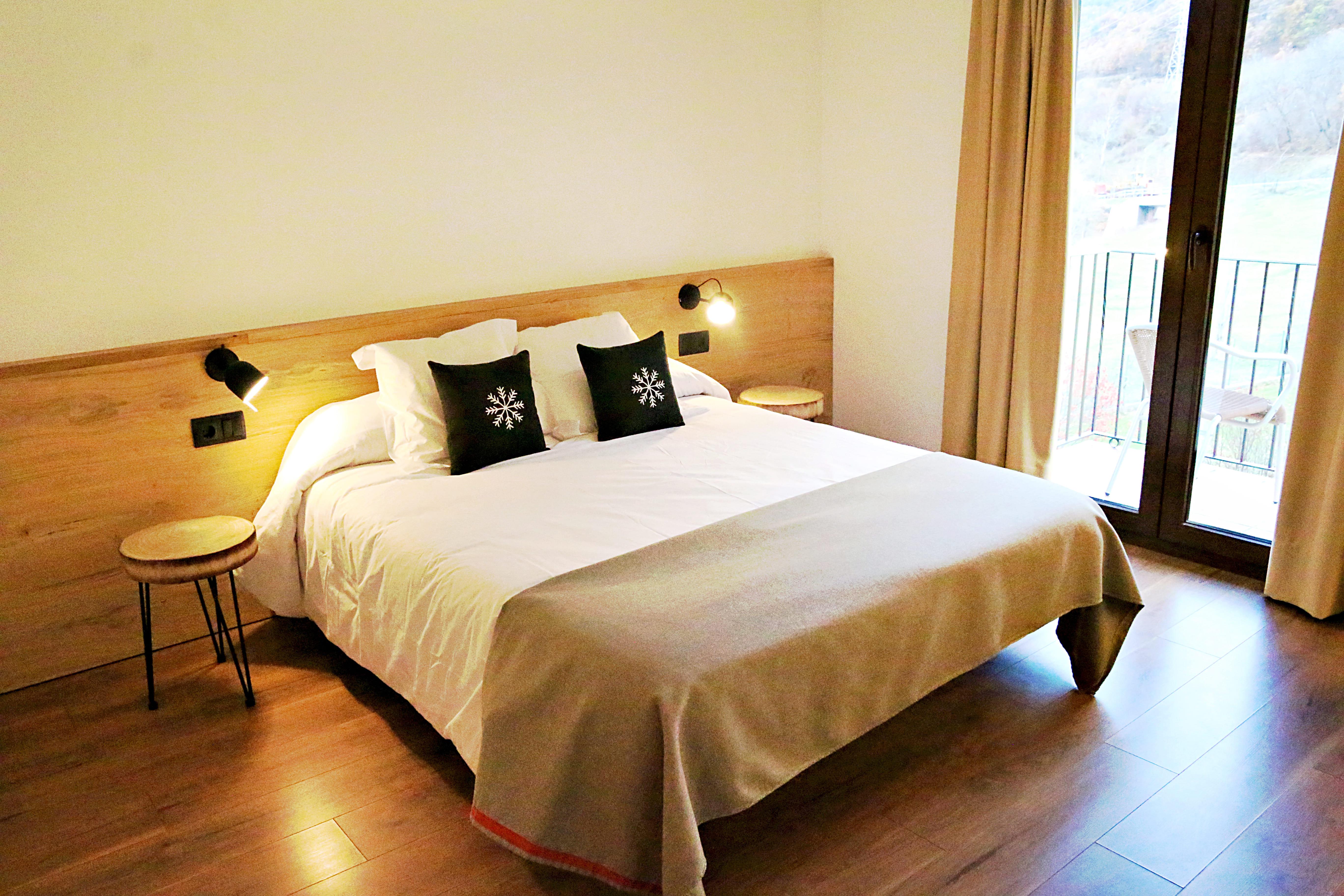 Hotel Lo Paller Valencia D'Aneu Екстер'єр фото