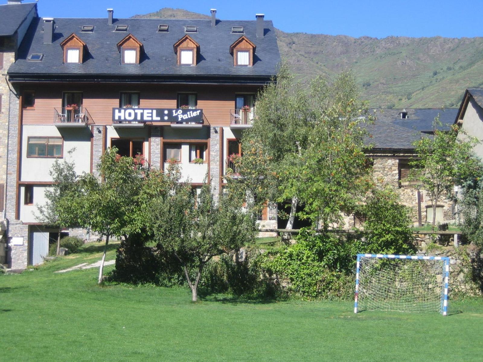 Hotel Lo Paller Valencia D'Aneu Екстер'єр фото
