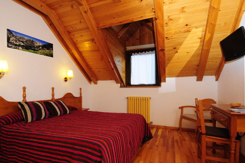 Hotel Lo Paller Valencia D'Aneu Екстер'єр фото