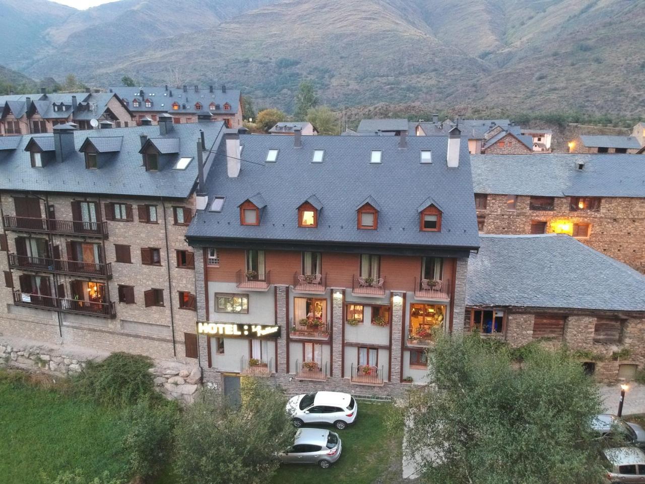 Hotel Lo Paller Valencia D'Aneu Екстер'єр фото