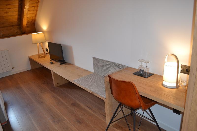 Hotel Lo Paller Valencia D'Aneu Екстер'єр фото