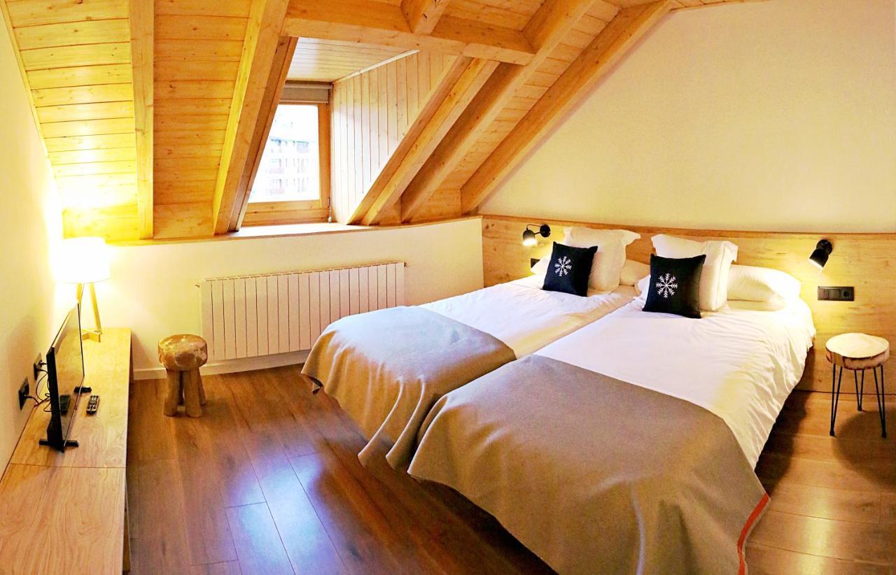 Hotel Lo Paller Valencia D'Aneu Екстер'єр фото
