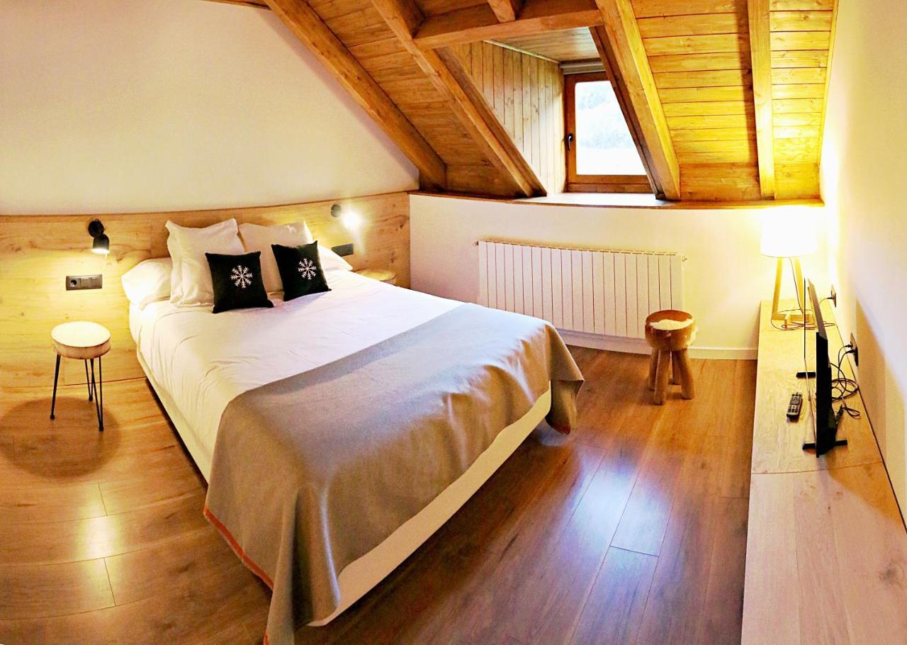 Hotel Lo Paller Valencia D'Aneu Екстер'єр фото