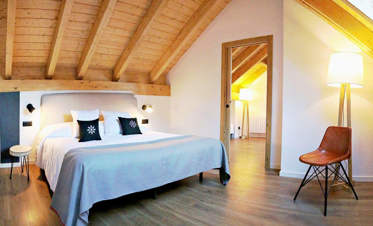 Hotel Lo Paller Valencia D'Aneu Екстер'єр фото