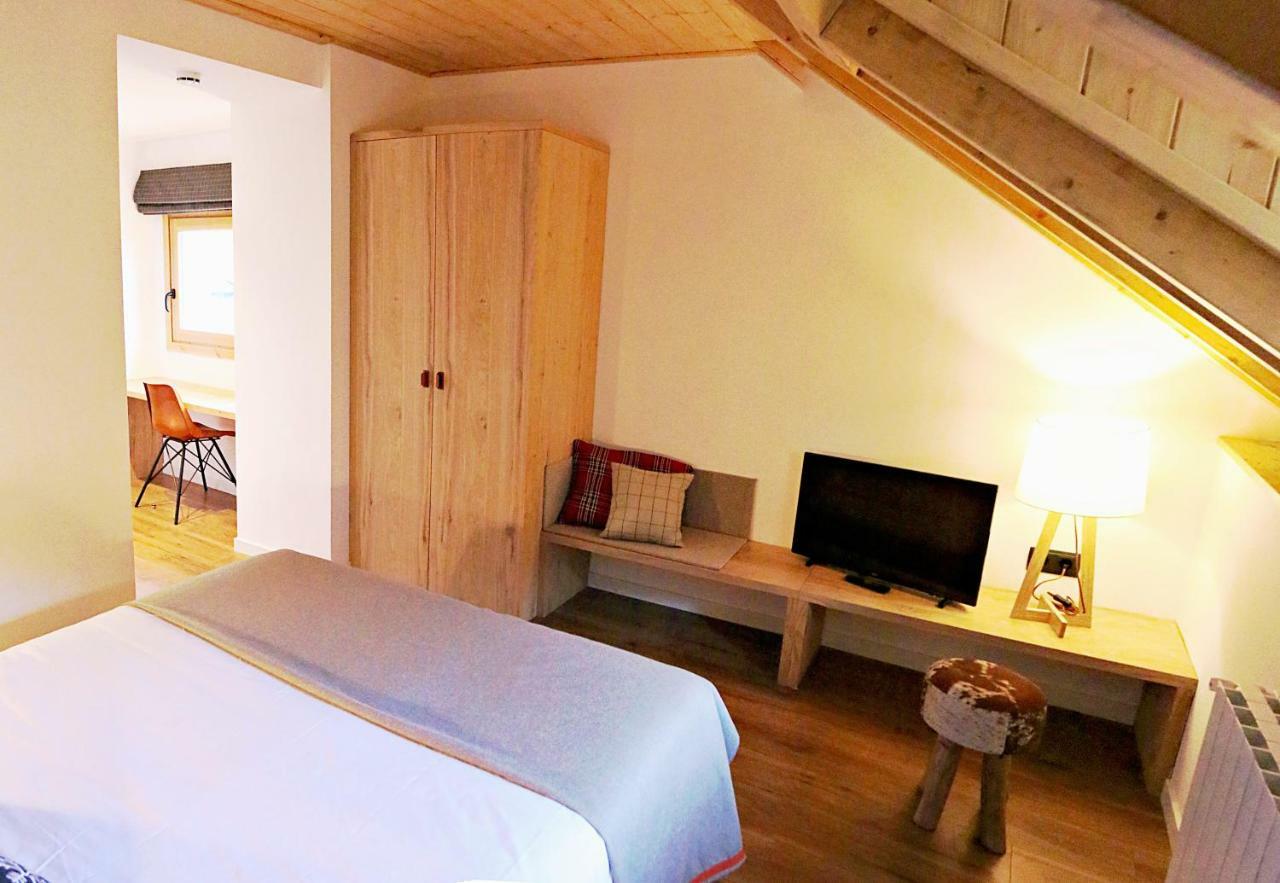 Hotel Lo Paller Valencia D'Aneu Екстер'єр фото